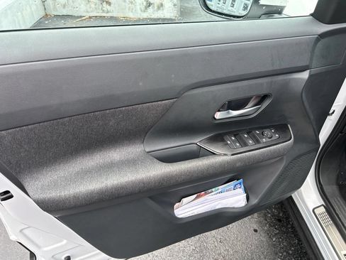 Certified 2025 Nissan Kicks SV FWD image 9