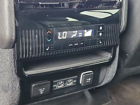 Used 2024 Jeep Wagoneer L Series II w/ Flexible Seating Group AWD/4WD image 21