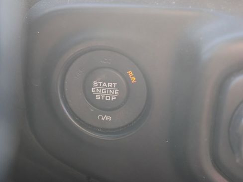 Used 2020 Jeep Wrangler Unlimited Sahara image 19