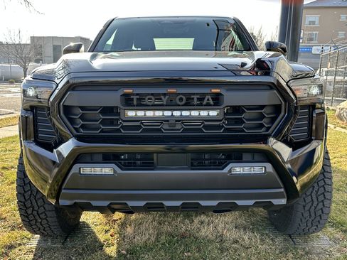 Used 2025 Toyota Tacoma SR5 image 14