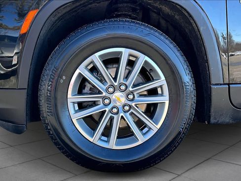 Used 2023 Chevrolet Traverse LT image 11