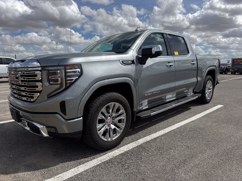 Used 2025 GMC Sierra 1500 Denali w/ Technology Package AWD/4WD image 1