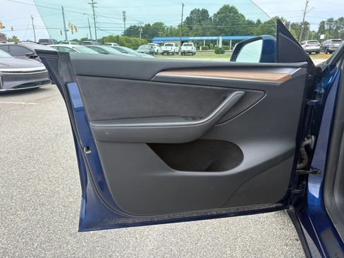 Used 2023 Tesla Model Y Performance AWD/4WD image 9
