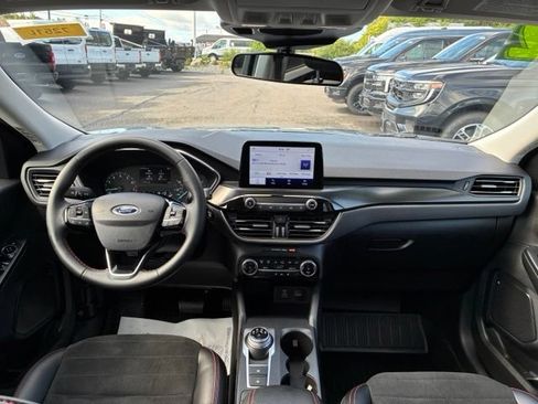 Certified 2022 Ford Escape SEL w/ SEL Stealth AWD Package image 12