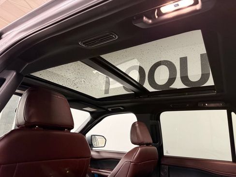 Used 2024 Ford Expedition Limited AWD/4WD image 17