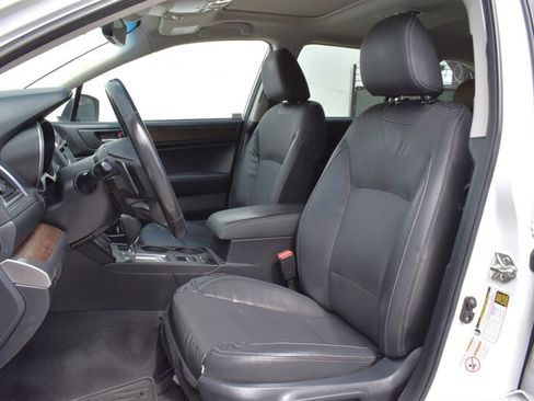 Used 2017 Subaru Outback 3.6R Limited AWD/4WD image 11