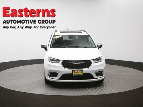 Used 2023 Chrysler Pacifica Limited FWD image 55