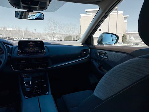 Used 2023 Nissan Rogue SV image 23