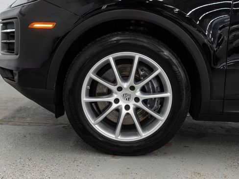 Used 2024 Porsche Cayenne AWD/4WD image 37