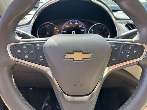 Used 2024 Chevrolet Malibu LT image 40