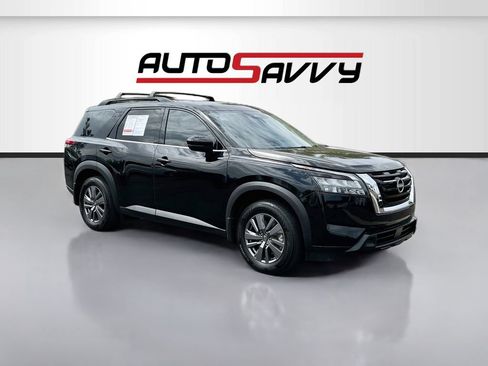 Used 2025 Nissan Pathfinder SV w/ SV Premium Package FWD image 1