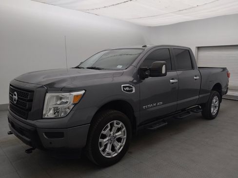 Used 2021 Nissan Titan SV w/ SV Convenience Package AWD/4WD image 2