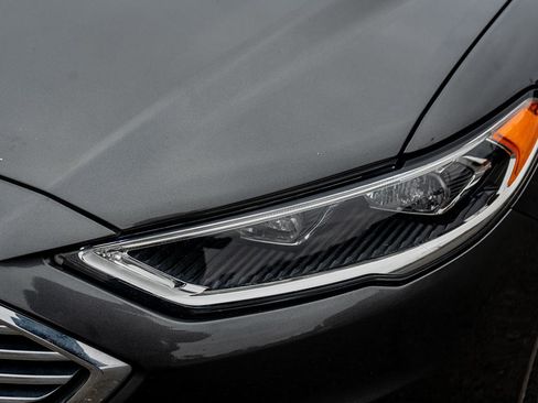 Used 2018 Ford Fusion Energi Titanium image 9