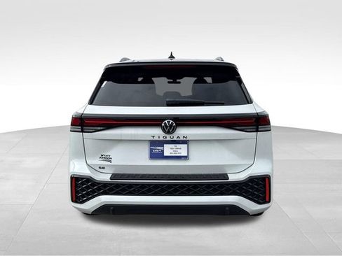 New 2026 Volkswagen Tiguan SE R-Line FWD image 4