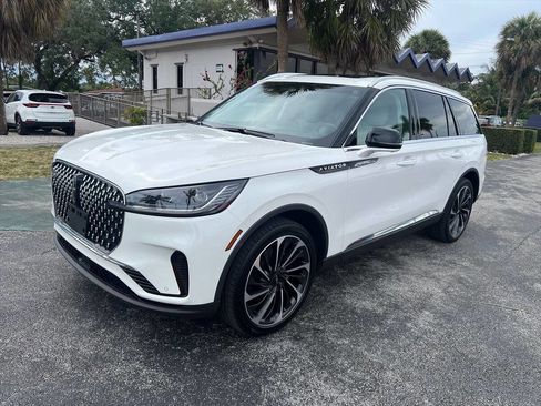 Used 2025 Lincoln Aviator Reserve w/ Equipment Group 201A AWD/4WD image 2
