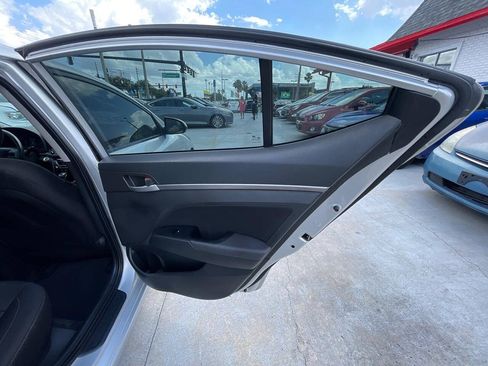 Used 2018 Hyundai Elantra Value Edition FWD image 10