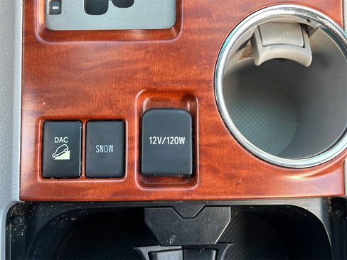 Used 2010 Toyota Highlander Limited image 25