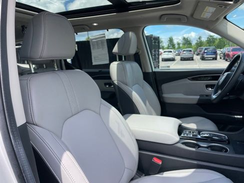Used 2025 Honda Pilot Touring image 31