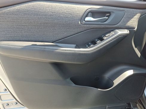 Used 2022 Nissan Rogue SV AWD/4WD image 12