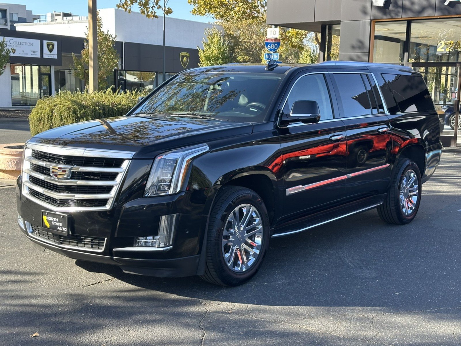 Used 2020 Cadillac Escalade ESV 2WD image 3