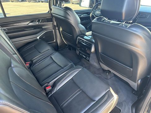 Used 2023 Jeep Wagoneer Base image 30