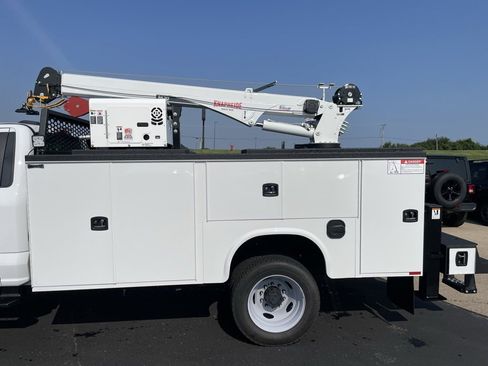 New 2025 Ford F550 4x4 Regular Cab Super Duty image 41