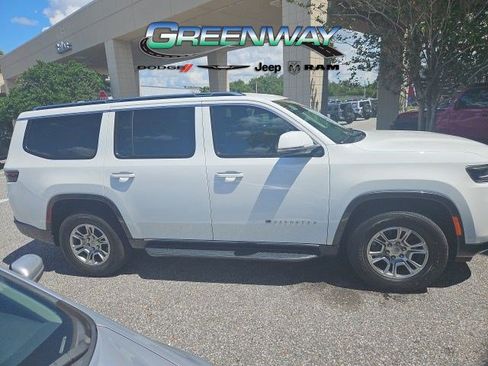 Used 2022 Jeep Wagoneer Series I AWD/4WD image 4