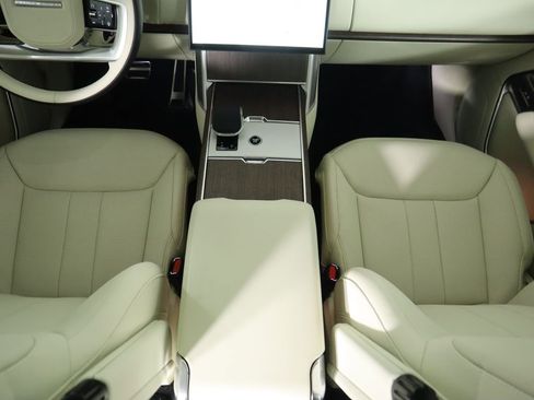 New 2026 Land Rover Range Rover Long Wheelbase SE image 18