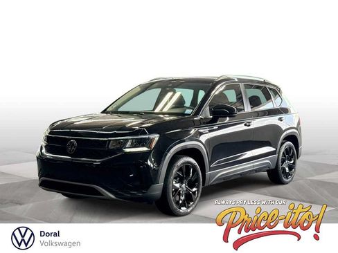 Certified 2024 Volkswagen Taos SE FWD image 1