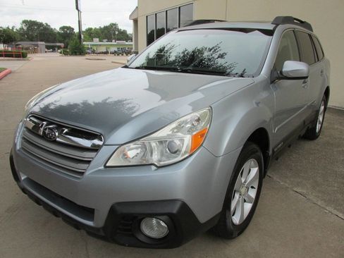 Used 2014 Subaru Outback 2.5i Premium w/ Moonroof Package image 3