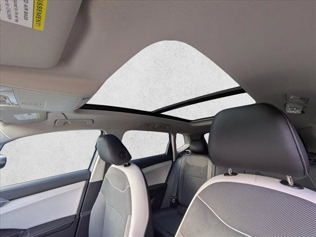 New 2026 Volkswagen Taos SE FWD image 17