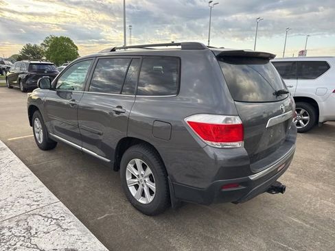 Used 2012 Toyota Highlander SE w/ Tow Pkg image 5