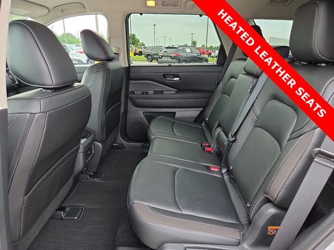 Used 2025 Nissan Pathfinder SL AWD/4WD image 11