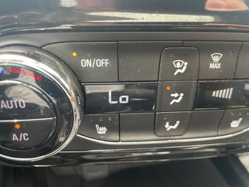 Used 2025 Chevrolet Trax ACTIV w/ Sunroof Package FWD image 15