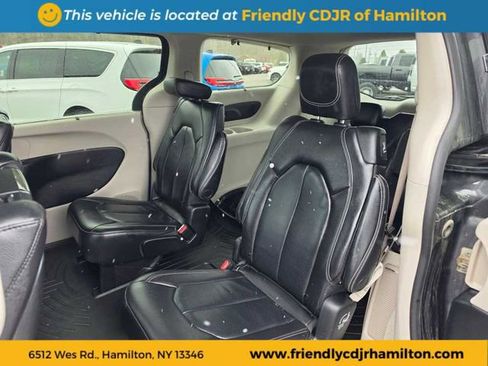 Used 2022 Chrysler Pacifica Touring-L w/ Uconnect Theater Family Group AWD/4WD image 12