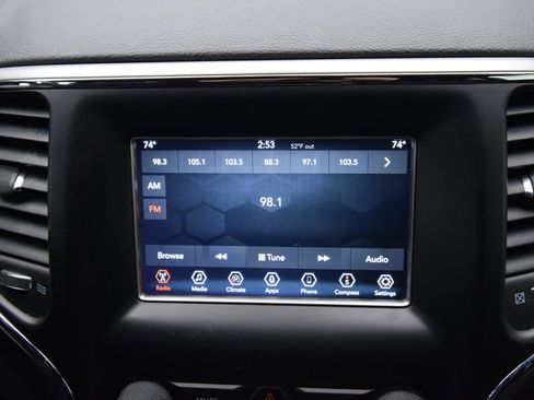 Used 2018 Jeep Grand Cherokee Laredo image 17