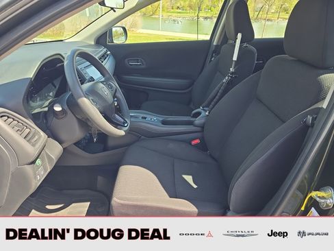 Used 2018 Honda HR-V LX image 9