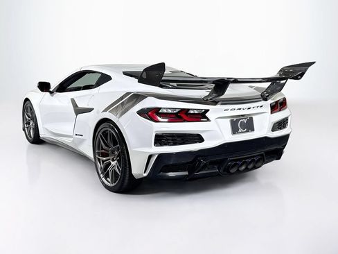Used 2024 Chevrolet Corvette Z06 w/ Stealth Interior Trim Package RWD image 3