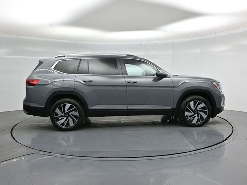Used 2025 Volkswagen Atlas SEL AWD/4WD image 30
