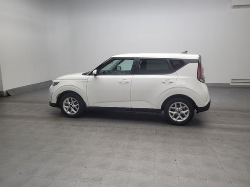 Used 2023 Kia Soul LX w/ LX Technology Package FWD image 3