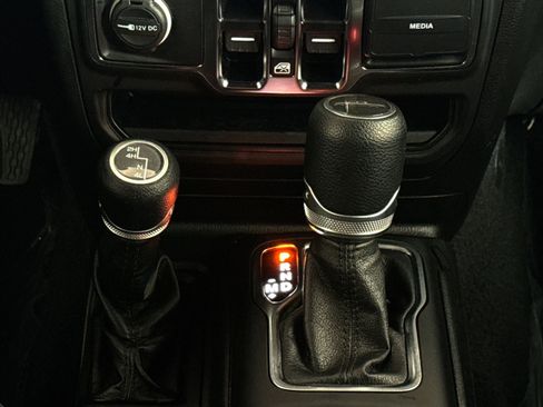 Used 2021 Jeep Gladiator Sport AWD/4WD image 21
