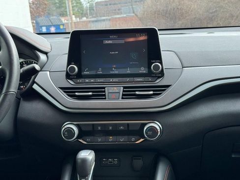 Used 2024 Nissan Altima 2.5 SR image 13