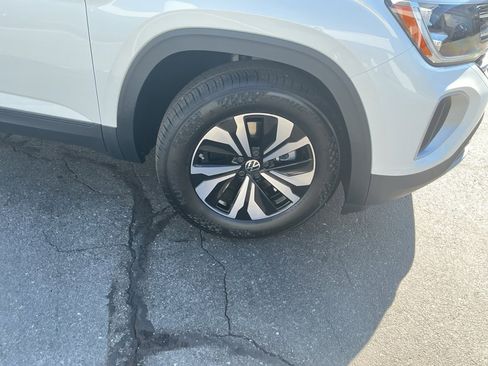 New 2026 Volkswagen Atlas SE image 25