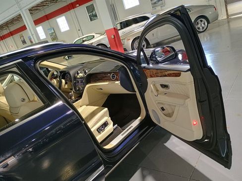 Used 2017 Bentley Bentayga AWD/4WD image 37