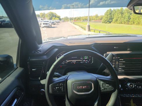 Used 2024 GMC Sierra 2500 AT4 w/ AT4 Premium Plus Package AWD/4WD image 15