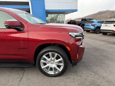Used 2024 Chevrolet Tahoe RST w/ Luxury Package image 2