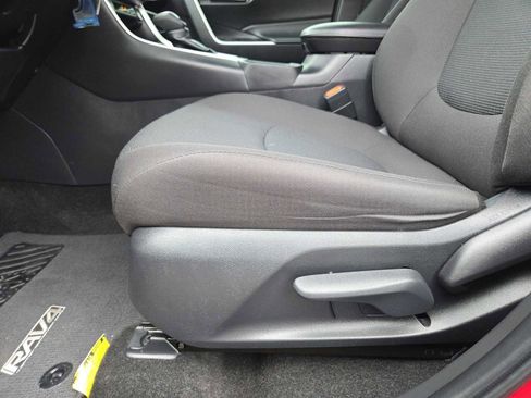 Used 2024 Toyota RAV4 LE image 22