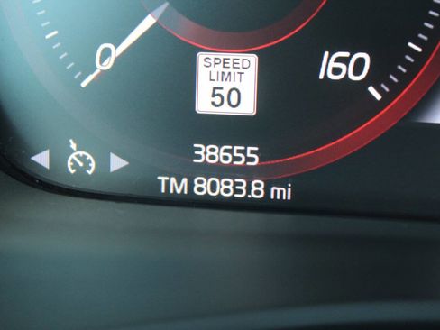 Used 2020 Volvo XC40 T5 Momentum w/ Protection Package Premier AWD/4WD image 9