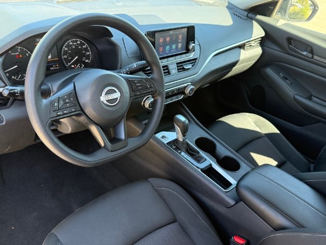 Used 2024 Nissan Altima 2.5 S FWD image 10