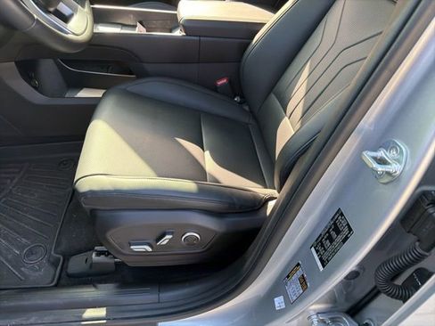 Used 2025 Hyundai Santa Fe SEL image 8